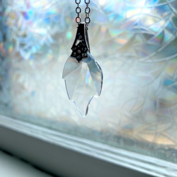 Swarovski Crystal Leaf Pendant - Picture 5 of 9